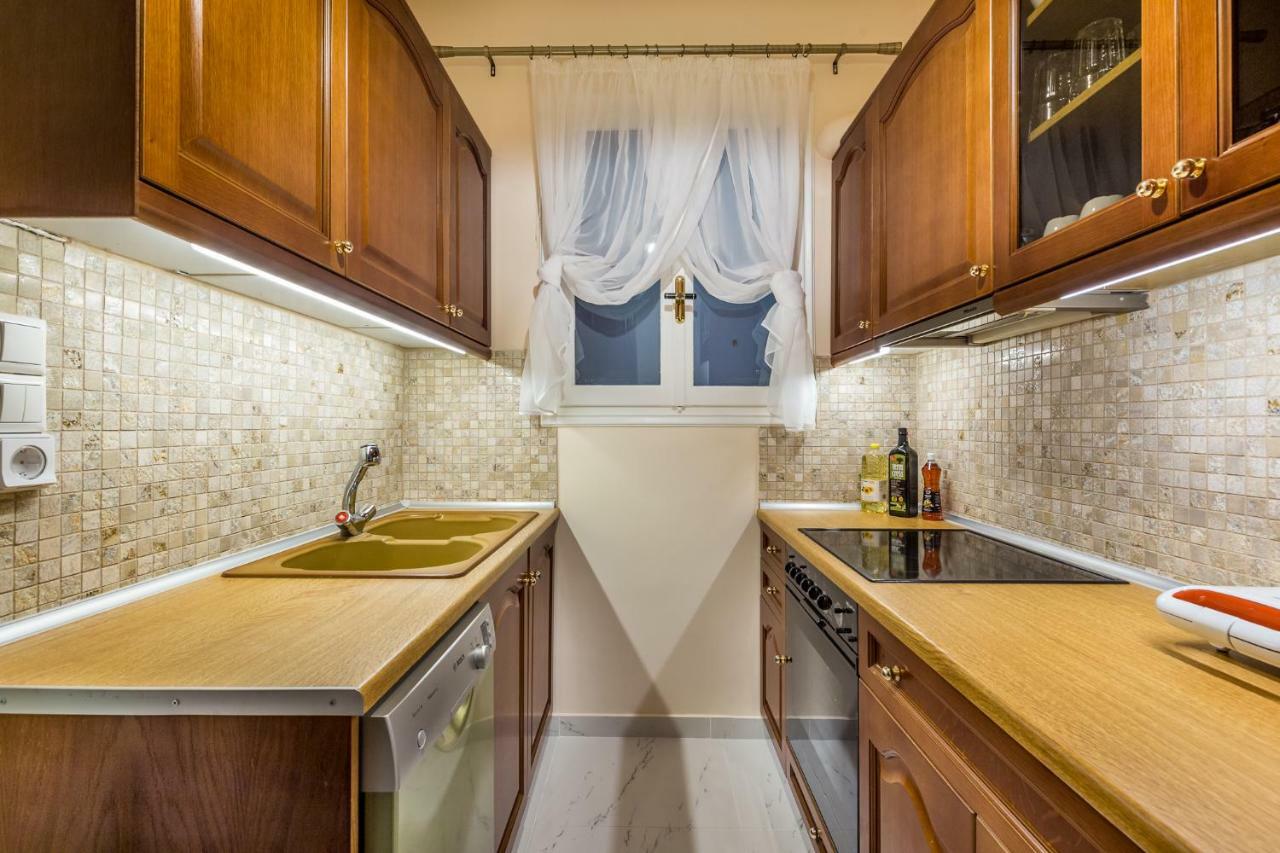 Chic Flat In Kolonaki Next To American Embassy アテネ エクステリア 写真